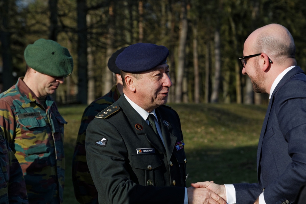 Bezoek aan de militairen van de basis van Marche-en-Famenne