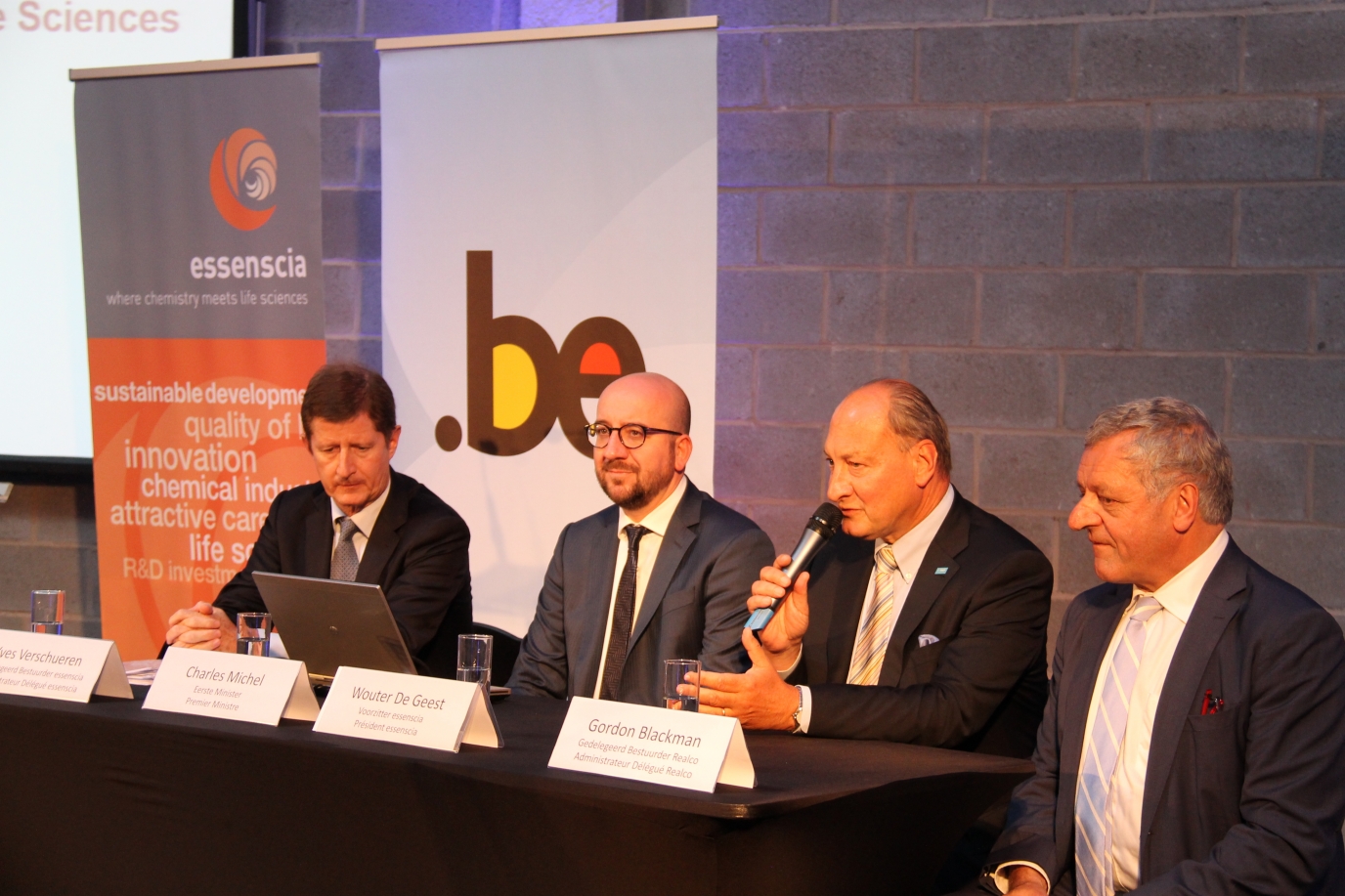 Yves Verschueren, Charles Michel, Wouter De Geest en Gordon Blackman