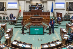 Antwoord op parlementaire vragen over de betoging van 7 juni, de mondmaskers en de relance