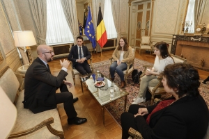 Treffen heute Morgen mit Eléonor Sana und ihrer Begleiterin Chloé. Die beiden Schwestern waren die ersten Athletinnen, die bei den Paralympischen Spielen in Pyeongchang (Südkorea) eine Frauen-Medaille für Belgien gewannen.