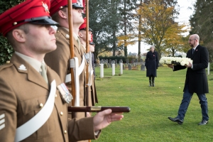 bezoek aan de begraafplaats van Saint-Symphorien in aanwezigheid van H.E. Mevr. Theresa May, eerste minister van het Verenigd Koninkrijk