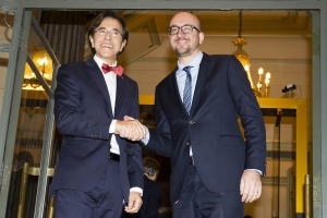 Handshake entre M. Elio Di Rupo et M. Charles Michel