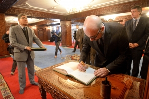 Charles Michel in het mausoleum van Mohammed V