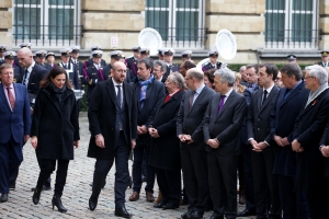 Hulde aan de slachtoffers van de terreuraanslagen, in aanwezigheid van de Koning en de Koningin, de federale en deelstaatregeringen, de leden van Kamer en Senaat, en de voorzitters van de deelstaatparlementen