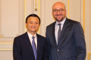 Rencontre avec M. Jack Ma, Président d’Alibaba Group qui confirme l’ouverture d’un bureau en Belgique. C’est une formidable porte d’entrée pour les producteurs et PME belges pour avoir accès au marché chinois.