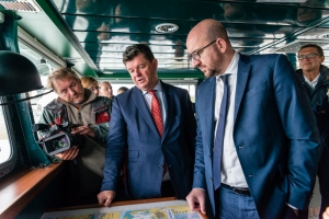 Visite de l'épave du cargo Flinterstar échouée entre Ostende et Zeebrugge avec le Secrétaire d’Etat Bart Tommelein