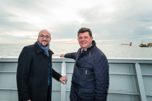 Visite de l'épave du cargo Flinterstar échouée entre Ostende et Zeebrugge avec le Secrétaire d’Etat Bart Tommelein